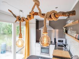 Idyllic Holiday Home in Ooltgensplaat on the Water