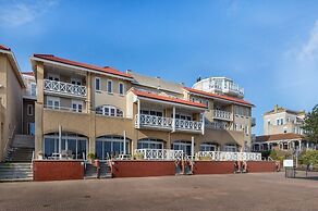Spacious Luxury Apartment With Beautiful Views of the Harbor and the N