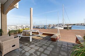 Spacious Luxury Apartment With Beautiful Views of the Harbor and the N