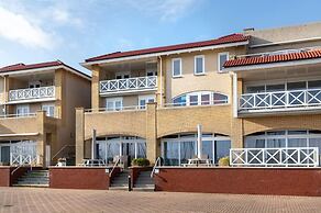 Spacious Luxury Apartment With Beautiful Views of the Harbor and the N