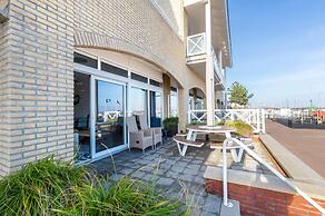 Spacious Luxury Apartment With Beautiful Views of the Harbor and the N