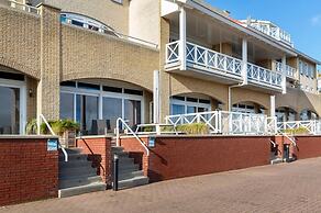 Spacious Luxury Apartment With Beautiful Views of the Harbor and the N