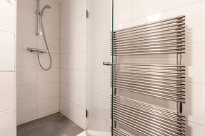 Spacious Luxury Apartment With Beautiful Views of the Harbor and the N