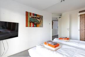 Spacious Luxury Apartment With Beautiful Views of the Harbor and the N