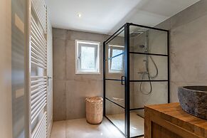 Forest Cabin With Pets