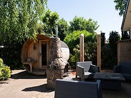 Forest Cabin Retreat - Pets Welcome!