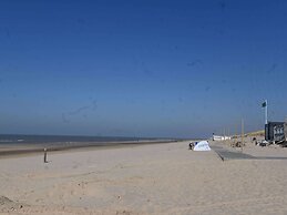 Cozy Vacation Home Near the sea