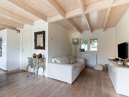 Cozy Vacation Home Near the sea