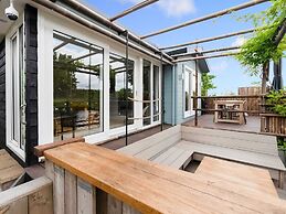 Idyllic Holiday Home in Ooltgensplaat With Private Terrace