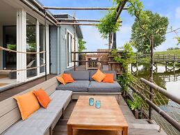 Idyllic Holiday Home in Ooltgensplaat With Private Terrace