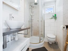 Idyllic Holiday Home in Ooltgensplaat With Private Terrace