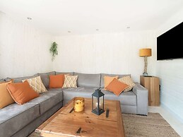 Idyllic Holiday Home in Ooltgensplaat With Private Terrace
