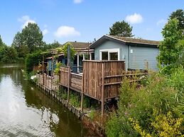 Idyllic Holiday Home in Ooltgensplaat With Private Terrace