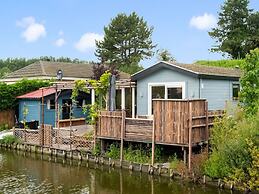 Idyllic Holiday Home in Ooltgensplaat With Private Terrace