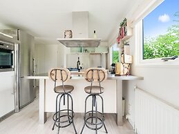 Idyllic Holiday Home in Ooltgensplaat With Private Terrace