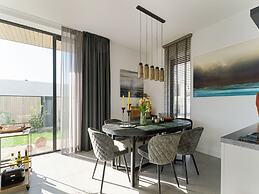 Family Villa With Garden and Jetty