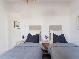 Villa in Zeewolde With Private Jetty