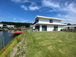 Majestic Villa in Zeewolde With Garden