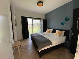 Majestic Villa in Zeewolde With Garden