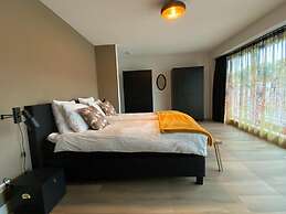 Majestic Villa in Zeewolde With Garden