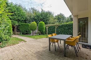 Bungalow Close to Seaside Resort De Koog