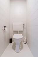 Holiday Home With Spacious Private Garden Within Walking Distance of t