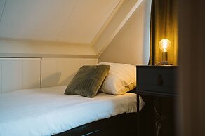 Holiday Home With Spacious Private Garden Within Walking Distance of t