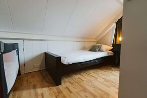 Holiday Home With Spacious Private Garden Within Walking Distance of t