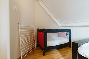 Holiday Home With Spacious Private Garden Within Walking Distance of t