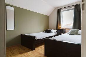 Holiday Home With Spacious Private Garden Within Walking Distance of t