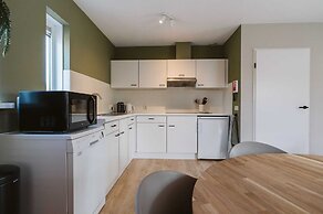 Holiday Home With Spacious Private Garden Within Walking Distance of t