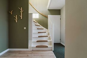 Holiday Home With Spacious Private Garden Within Walking Distance of t