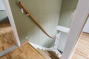 Holiday Home With Spacious Private Garden Within Walking Distance of t