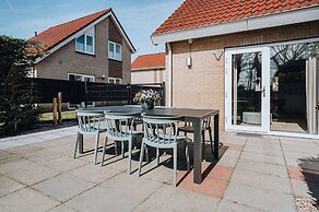 Holiday Home With Spacious Private Garden Within Walking Distance of t