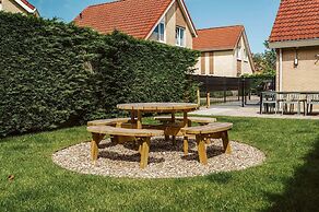 Holiday Home With Spacious Private Garden Within Walking Distance of t