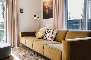 Holiday Home With Spacious Private Garden Within Walking Distance of t