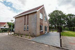 Holiday Home With Spacious Private Garden Within Walking Distance of t