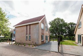 Holiday Home With Spacious Private Garden Within Walking Distance of t