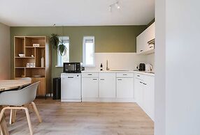 Holiday Home With Spacious Private Garden Within Walking Distance of t