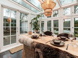 Chalet Kieftveen With hot tub for Four Person