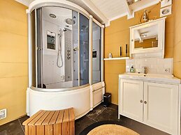 Chalet Kieftveen With hot tub for Four Person