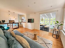 Chalet Kieftveen With hot tub for Four Person