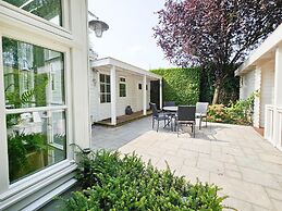 Chalet Kieftveen With hot tub for Four Person