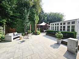 Chalet Kieftveen With hot tub for Four Person