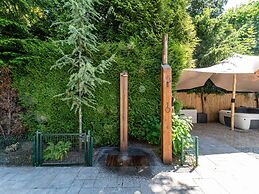 Chalet Kieftveen With hot tub for Four Person