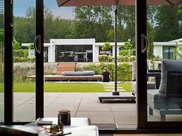 Luxury Villa With Veranda Screen Sups and Canoe