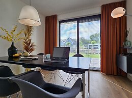 Luxury Villa With Veranda Screen Sups and Canoe