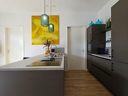 Luxury Villa With Veranda Screen Sups and Canoe