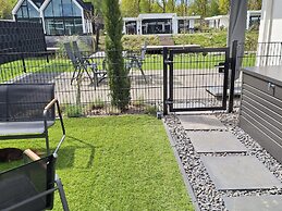 Luxury Villa With Veranda Screen Sups and Canoe