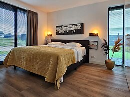 Luxury Villa With Veranda Screen Sups and Canoe